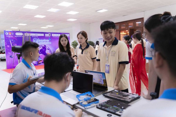 Đồng hành cùng sinh viên