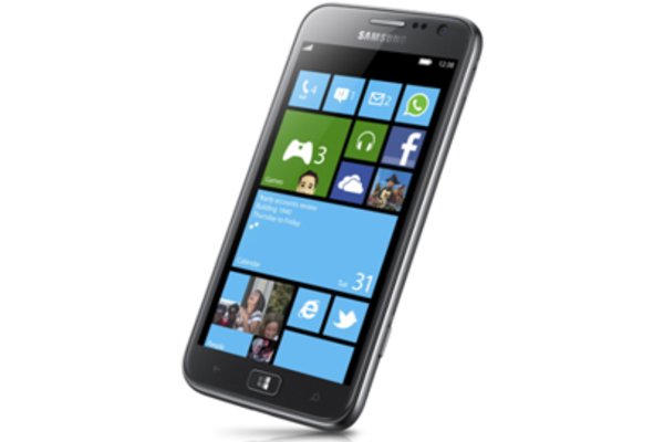 Siêu dế Windows Phone 8 đầu tiên lộ diện