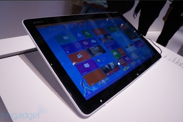 Laptop lai cạnh tranh Surface của Sony trình làng