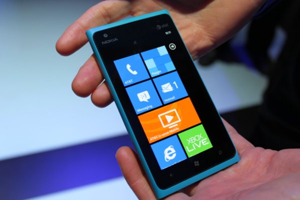 Nokia sẽ đáp trả lại Windows Phone 8 đầu tiên của Samsung