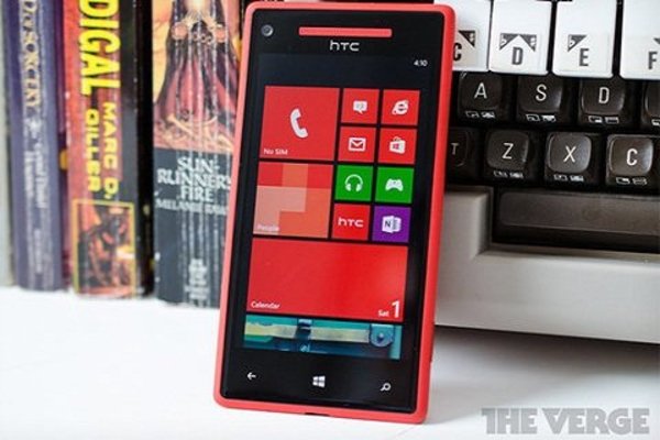 Nokia 'nói kháy' điện thoại Windows Phone mới của HTC