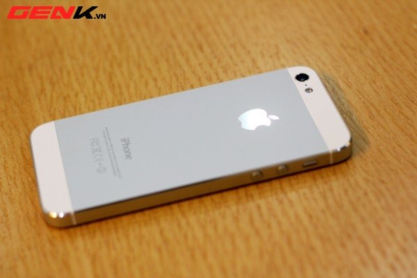 iPhone 5 ngày đầu tiên về Hà Nội: Giá dao động từ 23 triệu đến 35 triệu đồng