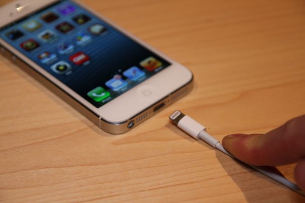 Chip bảo mật trên dây cáp Lightning có độ an toàn không cao