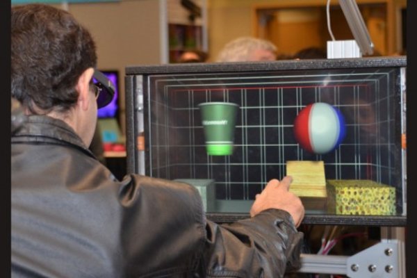 Micosoft phát triển 2 smartphone mới có thể điều khiển bằng cử chỉ