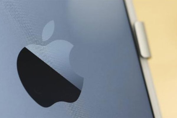 Apple mất 23 tỷ USD giá trị thị trường do iPhone 6 bị cong và lỗi phần mềm