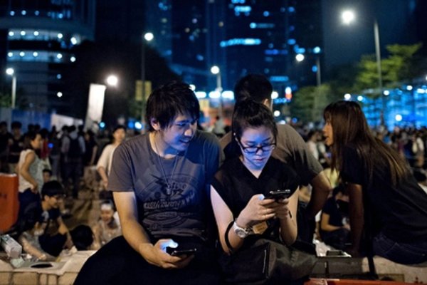 Dân Hong Kong đổ xô tải ứng dụng nhắn tin không cần sóng di động