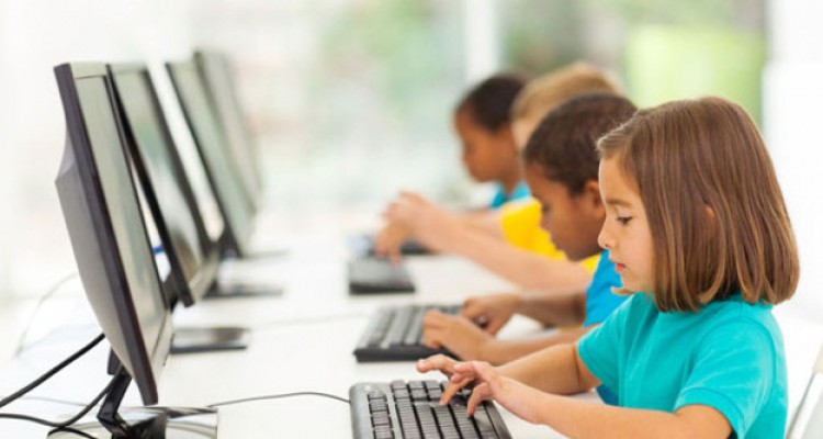 3 điều đặc biệt nguy hiểm từ internet mà trẻ có thể gặp