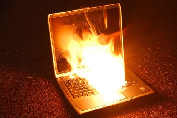 Những nguy cơ có thể xảy ra với laptop của bạn
