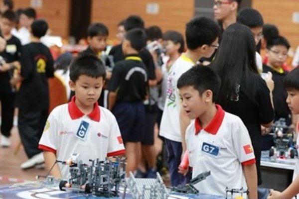 Đại diện của Việt Nam tại Robotics quốc tế 2014.