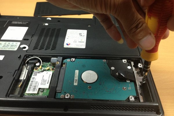 Thay Ổ cứng Laptop HP