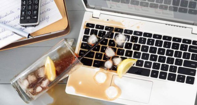 Các bước xử lý khi Laptop không may bị nước vào