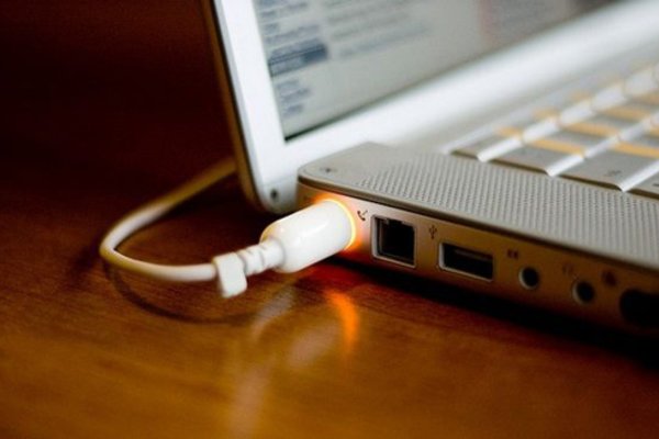 Hướng dẫn cách sạc pin máy tính Asus đúng cách