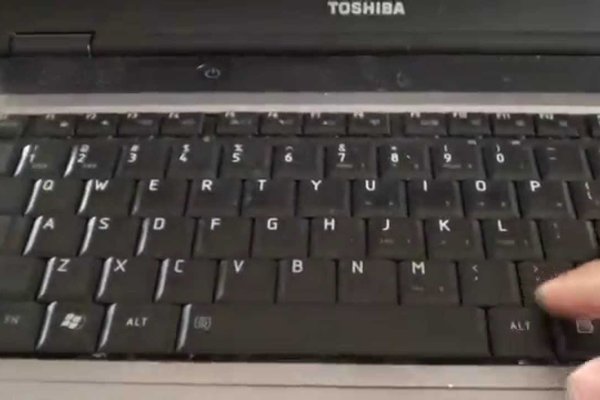 Cách sửa bàn phím laptop mà không cần tháo máy