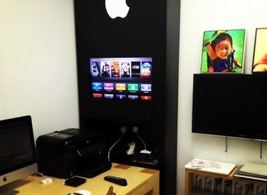 Sốc với căn phòng của fan cuồng Táo