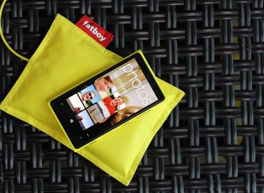 [Nokia World 2012] Nokia ra mắt sạc không dây wireless Fatboy Recharging Pillow cho dòng Lumia