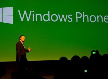 HTC trình làng bộ đôi Windows Phone 8, thách thức Nokia