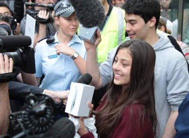 Khách hàng đầu tiên tại Úc sở hữu iPhone 5