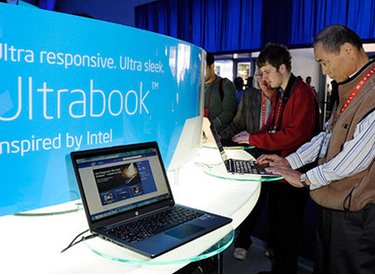 Ultrabook có giá đắt và tiếp thị khó hiểu