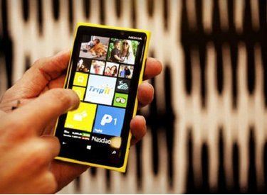Best Buy bắt đầu nhận đơn đặt hàng Lumia 920 và HTC 8X