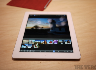 Sau đêm qua, Apple đã thành "kẻ hút máu" người dùng