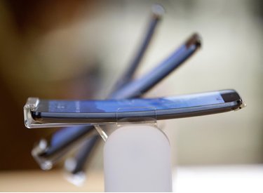 LG trình diễn màn uốn cong G Flex