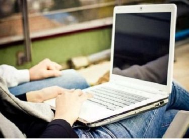 Những thói quen gây hại cho  Laptop