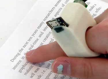 Thiết bị đọc gọn nhẹ mới cho người khiếm thị