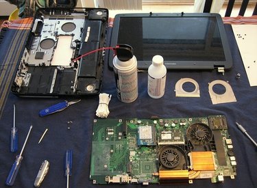 Hướng dẫn sử dụng laptop đúng cách để tăng tuổi thọ