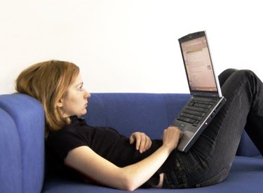 Cách phòng tránh các tác hại khi sử dụng laptop lâu dài