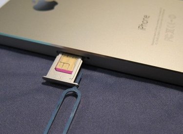 Đừng kì vọng Apple SIM sẽ sớm có mặt trên iPhone