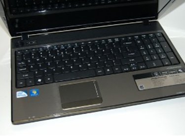 Lap báo pin đầy nhưng rút sạc thì tự ngắt nguồn