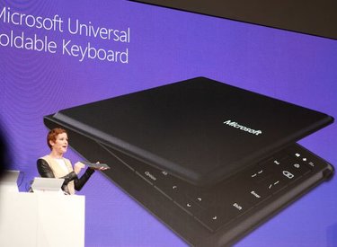 Microsoft giới thiệu bàn phím Bluetooth gập, tương thích với iOS, Android và Windows