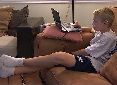 Những điều nên tránh khi sử dụng laptop