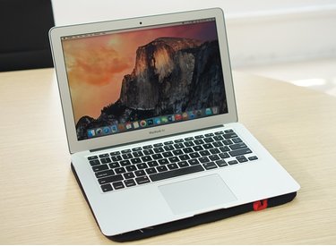 Cách khắc phục Macbook 2015 12 inch bị trắng màn hình