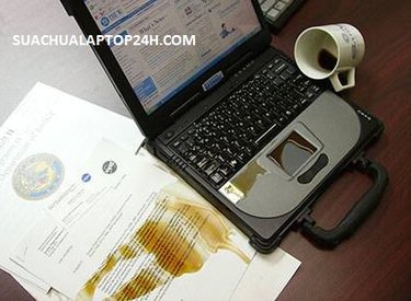 Cách khắc phục nhanh khi laptop dính nước