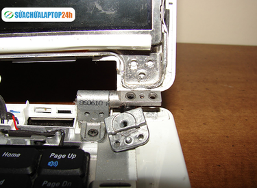 Sửa chữa, phục hồi, thay thế bản lề laptop nhanh chóng