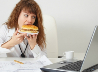 7 THÓI QUEN KHÔNG NGỜ TỚI LÀM ẢNH HƯỞNG TỚI LAPTOP CỦA BẠN