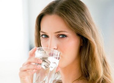 Uống nước đúng cách liên quan mật thiết tới sức khỏe của bạn