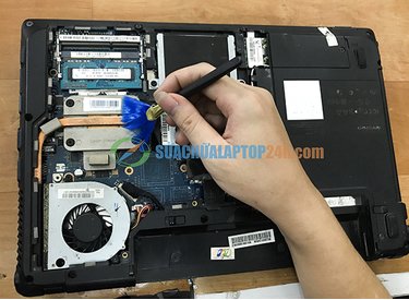 LÀM THẾ NÀO ĐỂ VỆ SINH LAPTOP ĐÚNG CÁCH