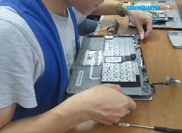 CÁCH SỬA BÀN PHÍM LAPTOP BỊ LIỆT DO BẢNG MẠCH BỊ ĐỨT