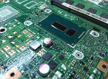 Làm chủ công nghệ và tiên phong thay thế CPU dán cho mainboard laptoptại Sửa chữa Laptop 24h.com
