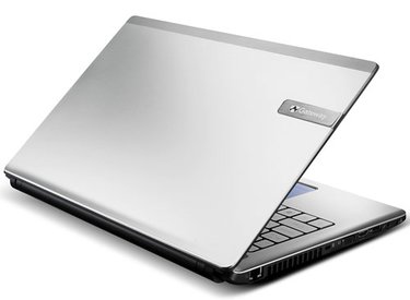 So sánh laptop vỏ nhôm với laptop vỏ nhựa