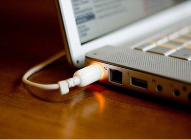 Hướng dẫn cách sạc pin máy tính Asus đúng cách