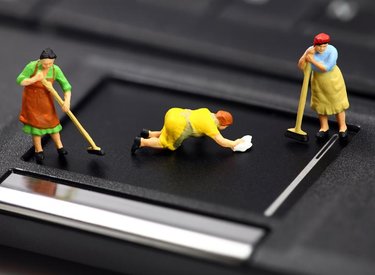 Hướng dẫn cách vệ sinh laptop đúng cách tại nhà