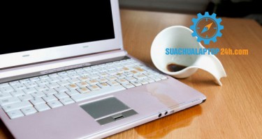 Phải làm gì khi laptop của bạn bị dính nước