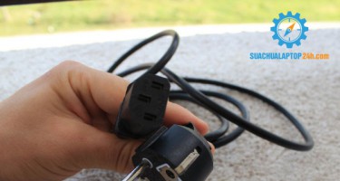 Tại sao sạc laptop lúc được lúc không? Nguyên nhân và cách khắc phục như thế nào?