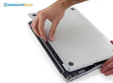 Hướng dẫn chi tiết các bước thay màn hình LCD Macbook