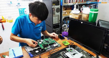 Sửa màn hình laptop bị nhòe như thế nào?