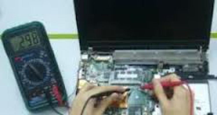 Hướng dẫn xử lý laptop không sạc pin