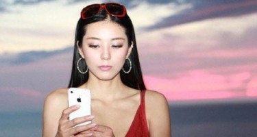 Smartphone có thể làm da mặt chảy xệ